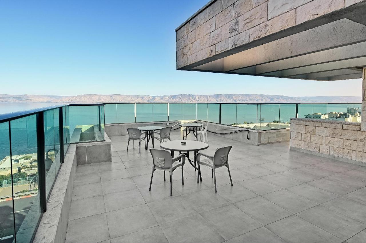 Nofim Suites Tiberias Bagian luar foto
