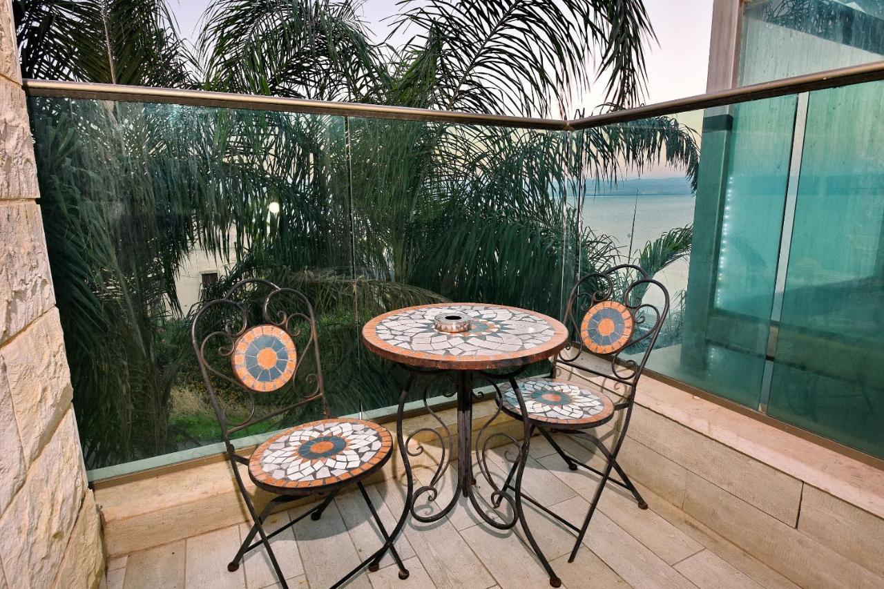 Nofim Suites Tiberias Bagian luar foto