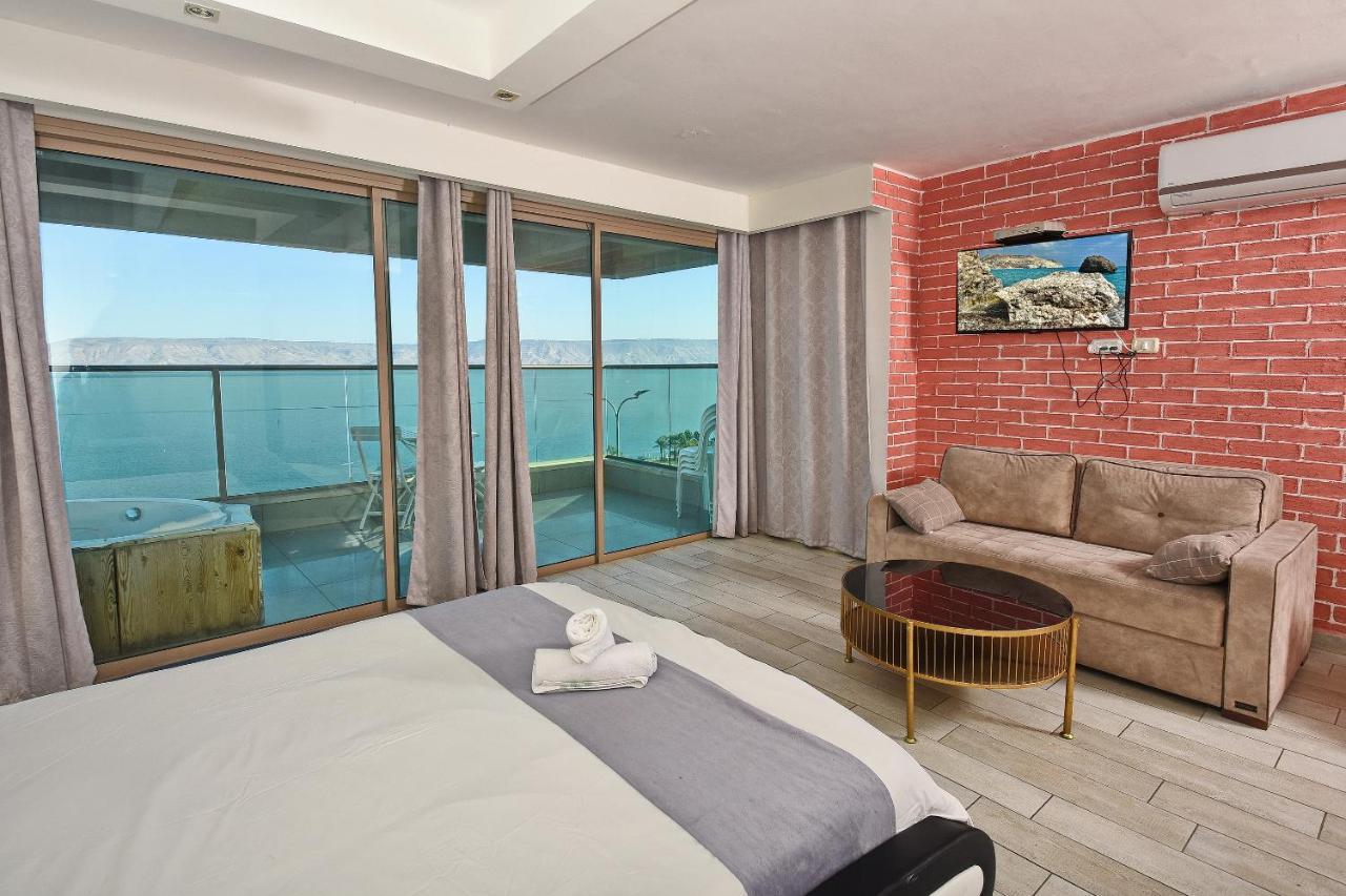 Nofim Suites Tiberias Bagian luar foto