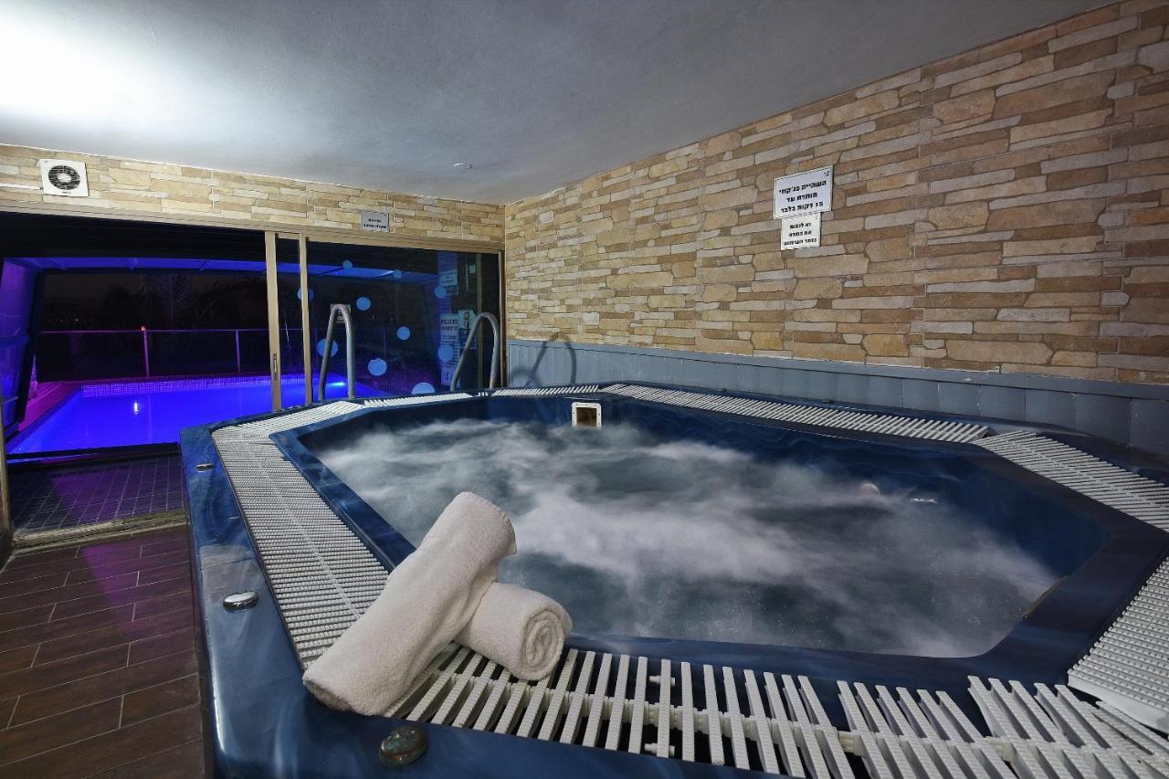 Nofim Suites Tiberias Bagian luar foto